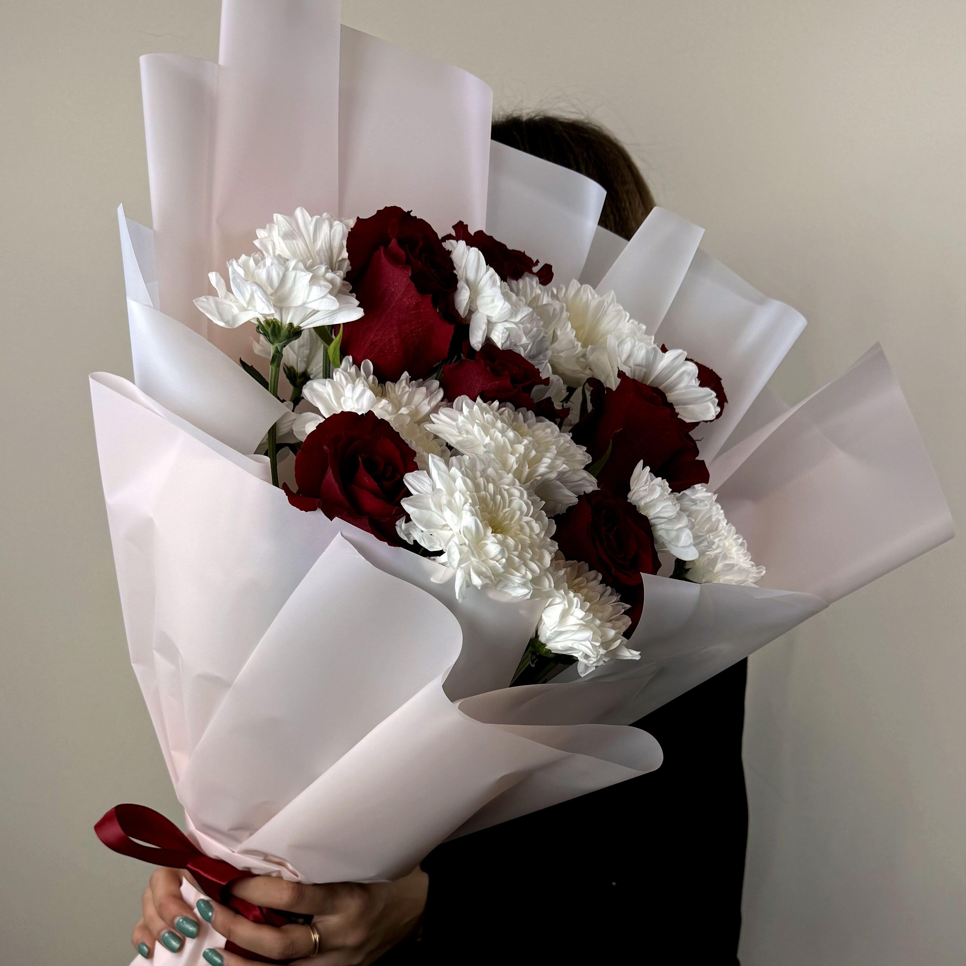 Классический красно белый букет